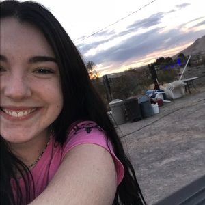 Meet your Posher, Caitlin